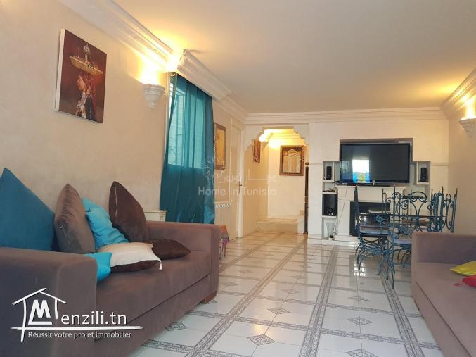 A louer sublime villa avec piscine à Chott Meriem