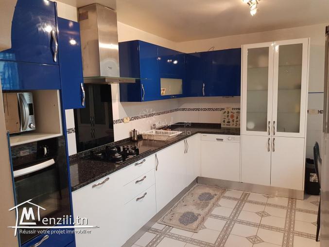 A louer sublime villa avec piscine à Chott Meriem