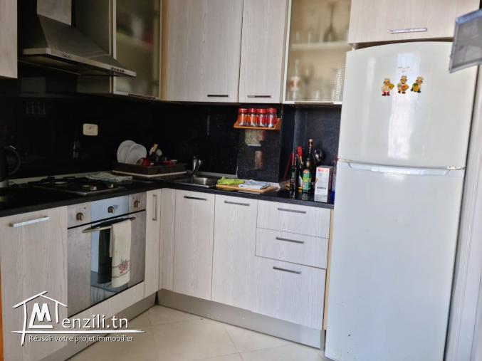 A louer a la Marsa bel appartement meublé avec jardin