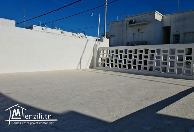 A louer a la Marsa plage appartement meublé avec terrasse et jardin