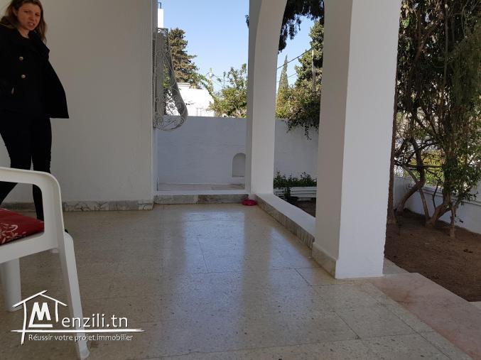 A louer a la marsa corniche un appartement meublé avec jardin