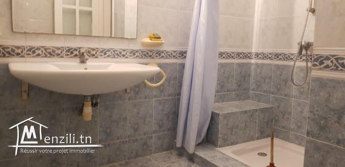 A louer à la marsa rez de chaussé meublé avec jardin