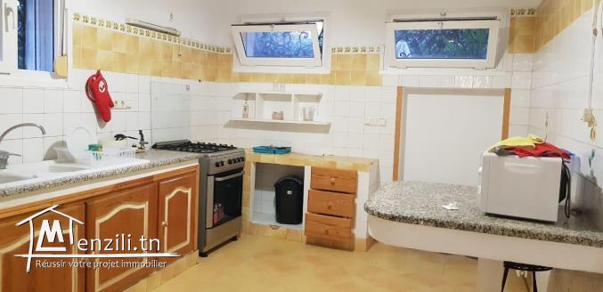 A louer à la marsa rez de chaussé meublé avec jardin
