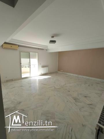 Un appartement (S+4) situé au 3éme étage à sahloul