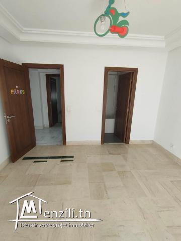 Un appartement (S+4) situé au 3éme étage à sahloul