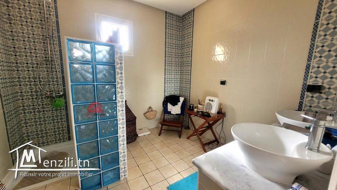 A vendre en zone touristique belle villa avec piscine privée - Réf V723