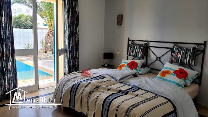 A vendre en zone touristique belle villa avec piscine privée - Réf V723