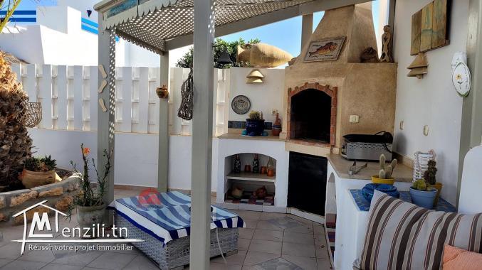 A vendre en zone touristique belle villa avec piscine privée - Réf V723