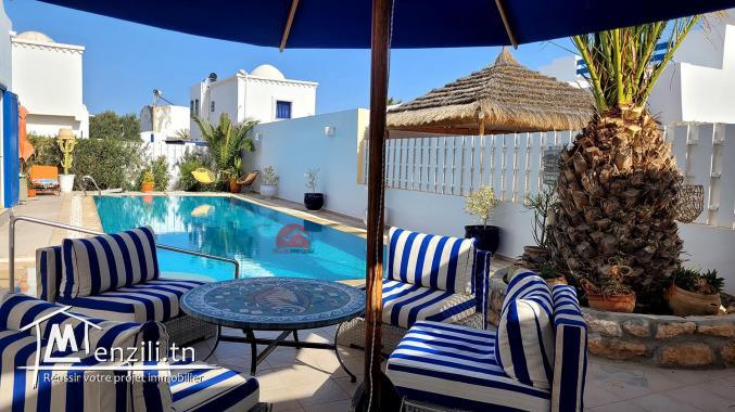 A vendre en zone touristique belle villa avec piscine privée - Réf V723