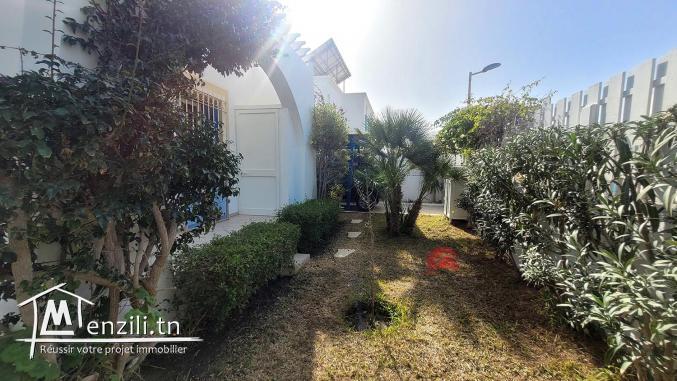 A vendre en zone touristique belle villa avec piscine privée - Réf V723