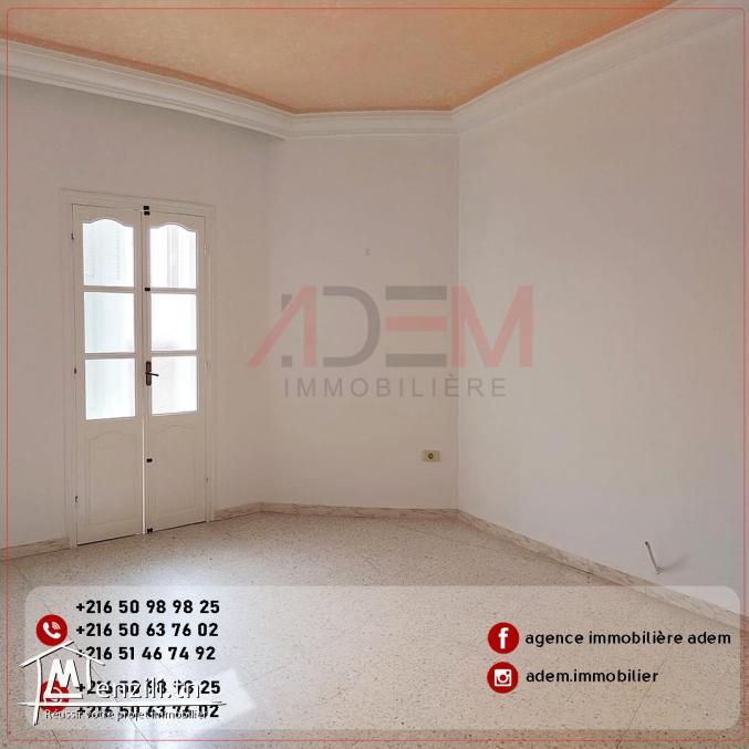 Etage de villa S3 avec place parking à Sahloul