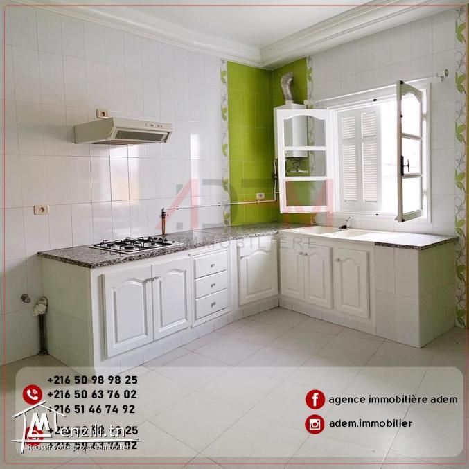 Etage de villa S3 avec place parking à Sahloul