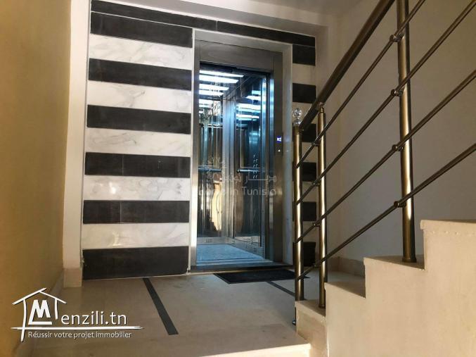 A louer appartement S+3 pieds dans l'eau à Tantana