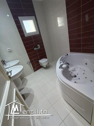 Splendide Villa Triplex vue mer avec jolie piscine à Gammarth