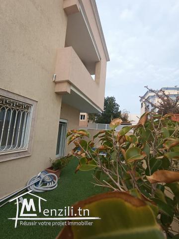 Splendide Villa Triplex vue mer avec jolie piscine à Gammarth