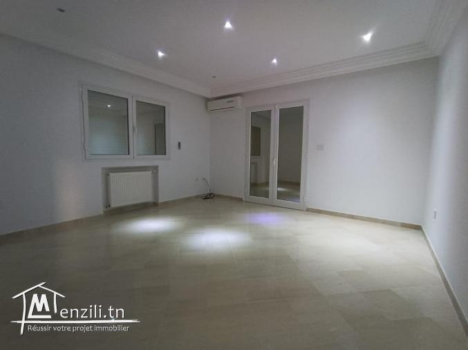 Splendide Villa Triplex vue mer avec jolie piscine à Gammarth