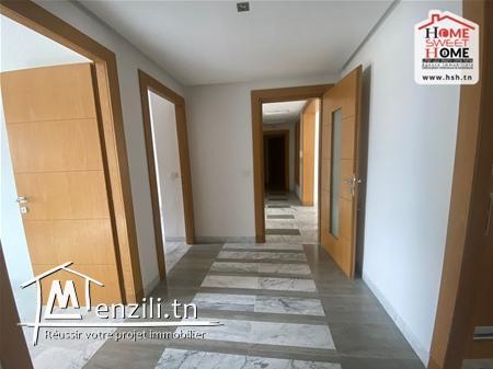 Bureau Stella à Louer aux Berges du Lac 2