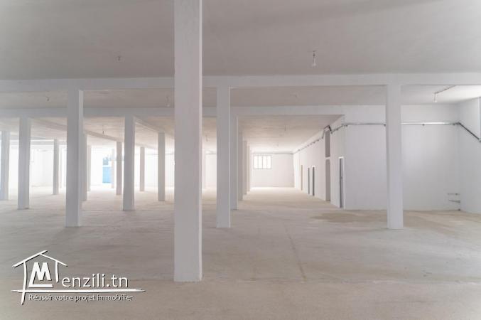 Local commercial 3000 m2 route de Grombalia