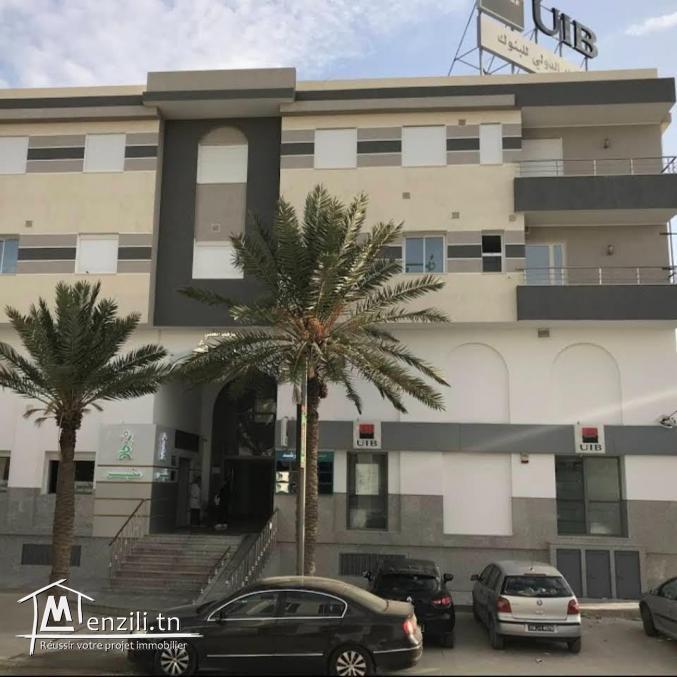 Cabinet médical à l'état neuf à vendre Kairouan contactez le 52135210