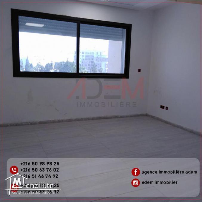 Bureau A2 de haut standing et sur une route principale