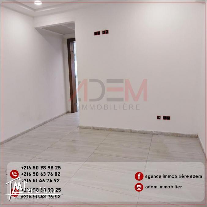 Bureau A2 de haut standing et sur une route principale