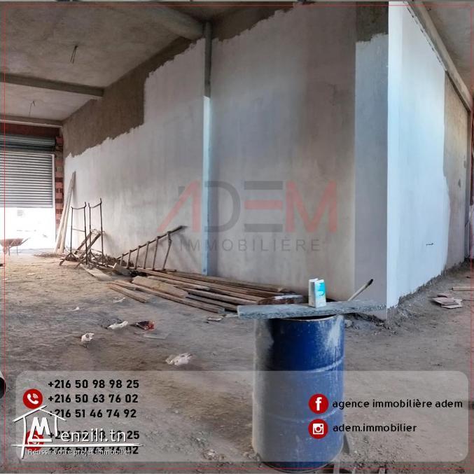 Local commercial de 200m² sur une route principale à cité Riath