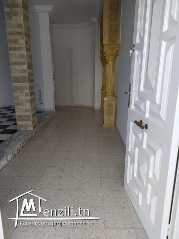 A vendre Villa plain-pied  rénovée avec studio