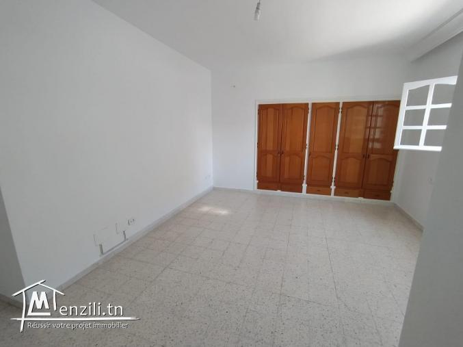 A vendre Villa plain-pied  rénovée avec studio