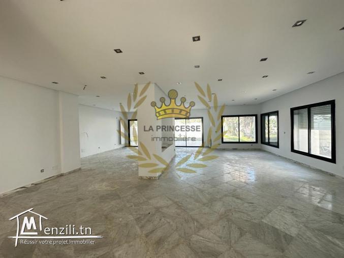 Location - Villa S+4 avec jardin et piscine à la Soukra