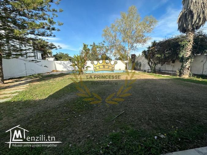 Location - Villa S+4 avec jardin et piscine à la Soukra