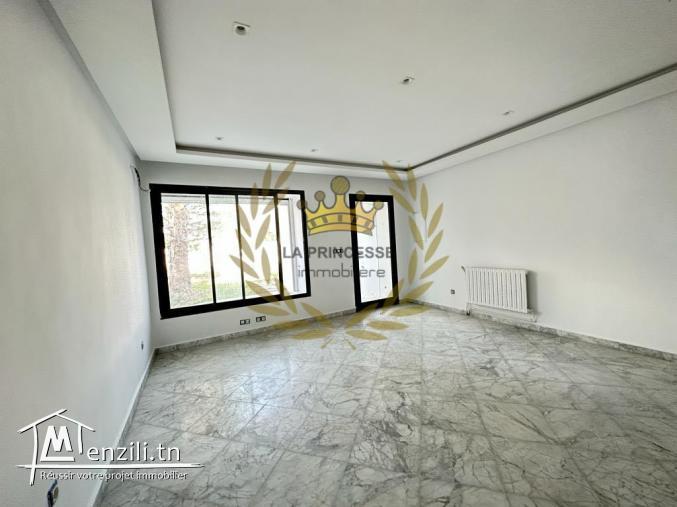Location - Villa S+4 avec jardin et piscine à la Soukra