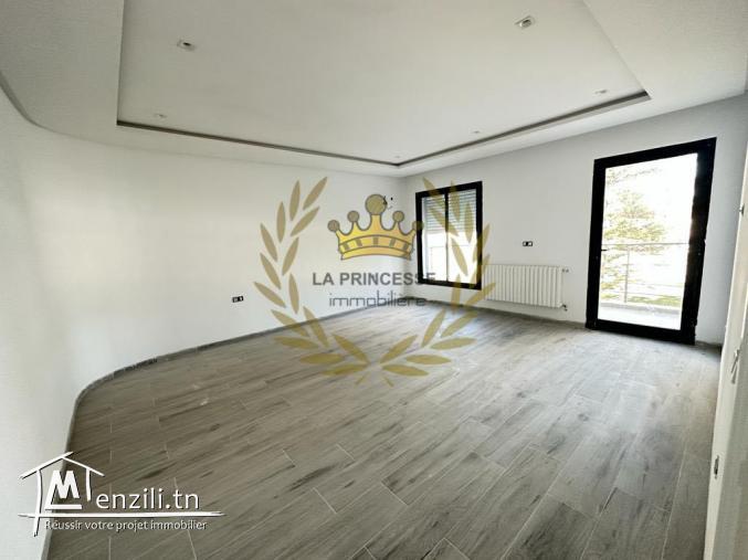 Location - Villa S+4 avec jardin et piscine à la Soukra