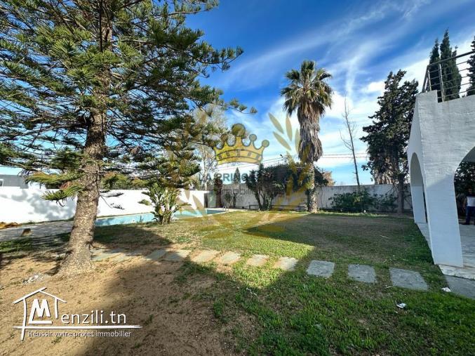 Location - Villa S+4 avec jardin et piscine à la Soukra
