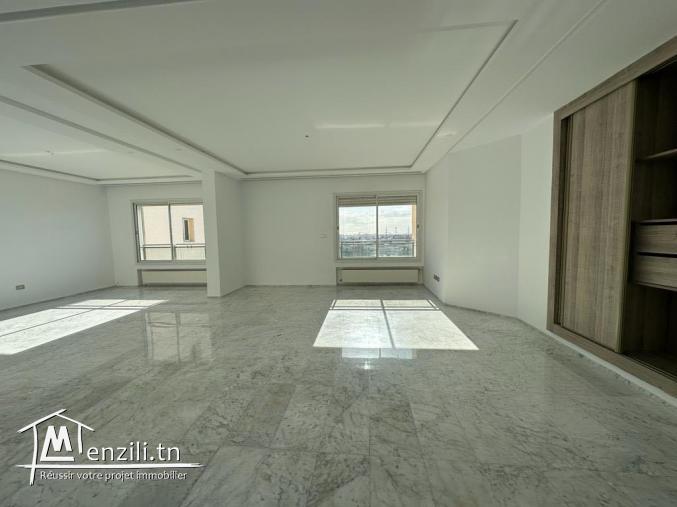 Vente - Penthouse S+4 avec piscine à la Marsa