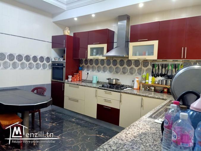 maison sur deux niveaux indépendants avec deux garages