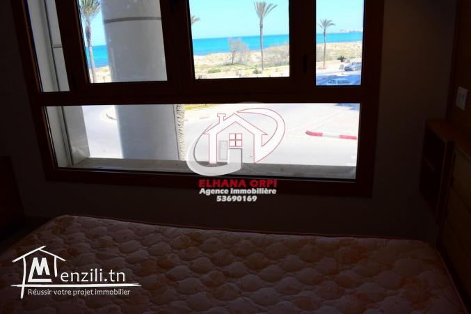 appartement s+2 à vendre à bas prix vue sur mer et pied dans l’eau