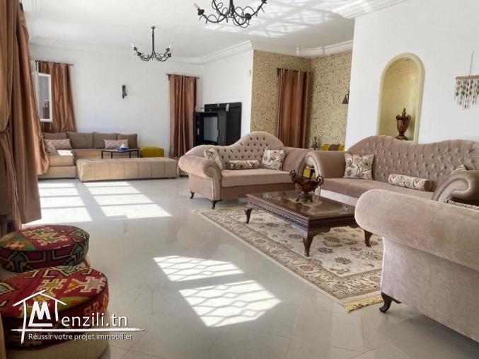 Charmante villa avec piscine à 300 mètres de la mer, à Djerba