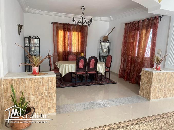 Charmante villa avec piscine à 300 mètres de la mer, à Djerba