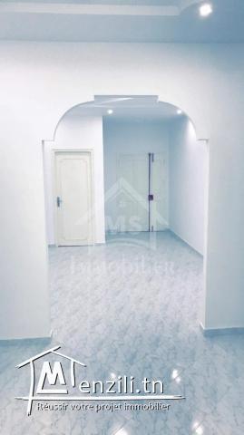 Etage de villa avec garage à vendre à Korba 51355351