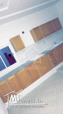 Etage de villa avec garage à vendre à Korba 51355351