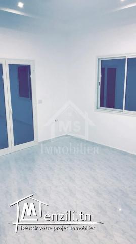 Etage de villa avec garage à vendre à Korba 51355351