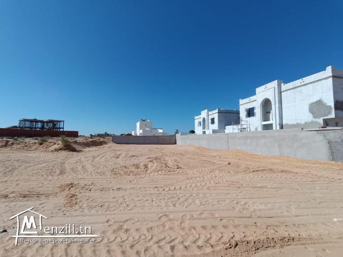 Un bon terrain au zone touristique Djerba