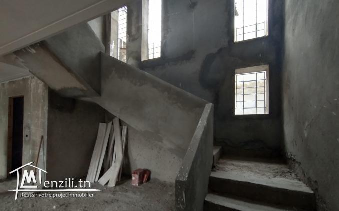 Villa à Gammarth supérieur réez de jardin et réez de chaussée et buanderie.