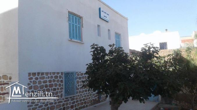 دار كبيرة للبيع مدنين
