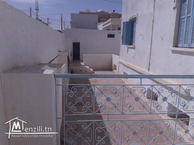 دار كبيرة للبيع مدنين