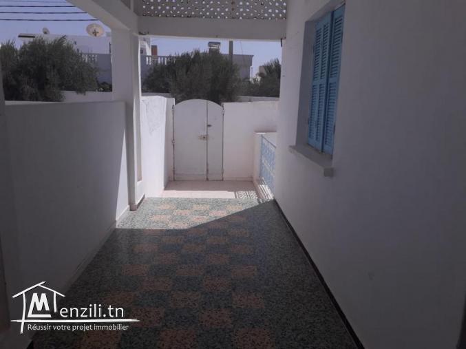 دار كبيرة للبيع مدنين