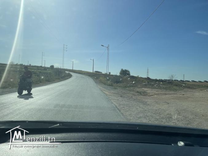Terrain a vendre a mnihla devant maison renault