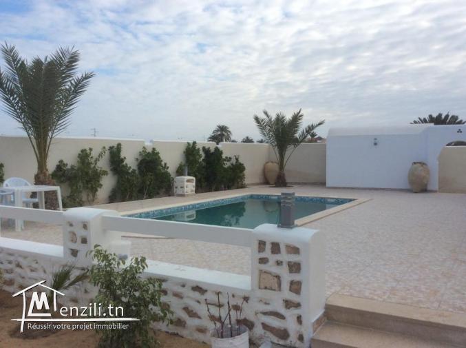 Maison avec titre bleu