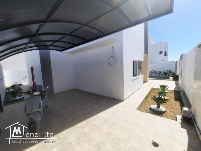 villa avec piscine située dans un emplacement calme 