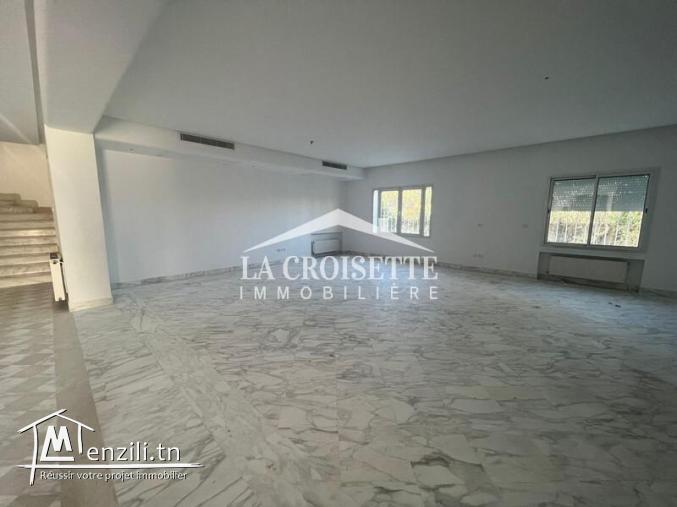 une villa S+4 avec piscine à Gammarth MVL1353